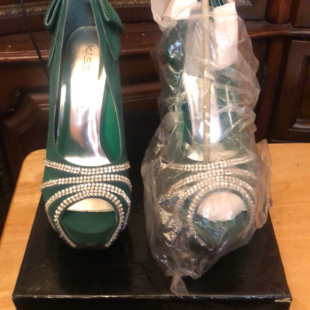 Brand new Green platform heels